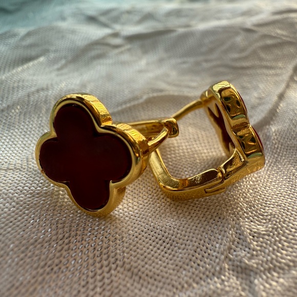 Red four leaf Elegant Gold and Red Clover Earrings - Picture 3 of 9